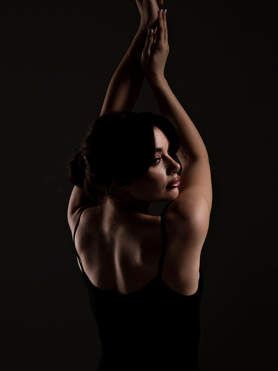 Woman with her back exposed